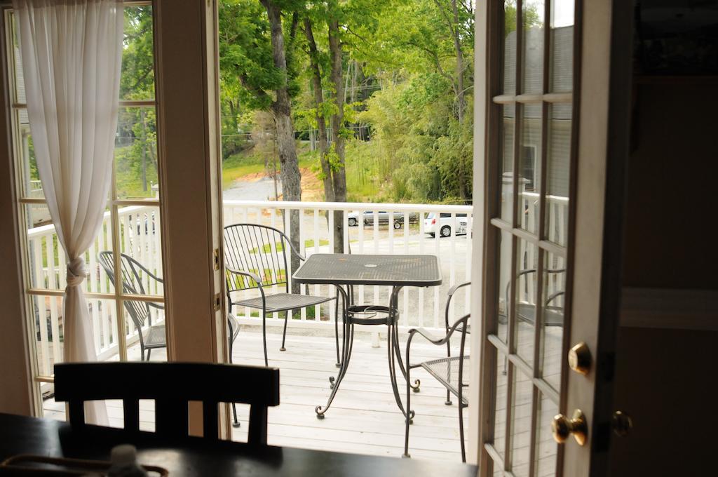 Acorn Hill And Couette-café